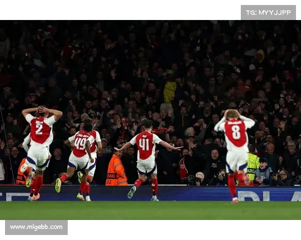 阿利亚迭雷父子穿皇马与阿森纳球衣对弈引发热议父爱与足球的传承 阿利亚迭雷父子穿皇马与阿森纳球衣对弈引发热议父爱与足球的传承