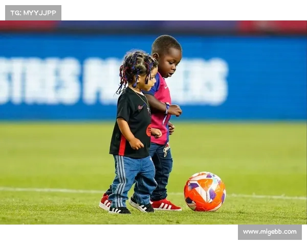 拉菲尼亚力挺特狮继续担任队长不解批评亚马尔私生活的声音 拉菲尼亚力挺特狮继续担任队长不解批评亚马尔私生活的声音